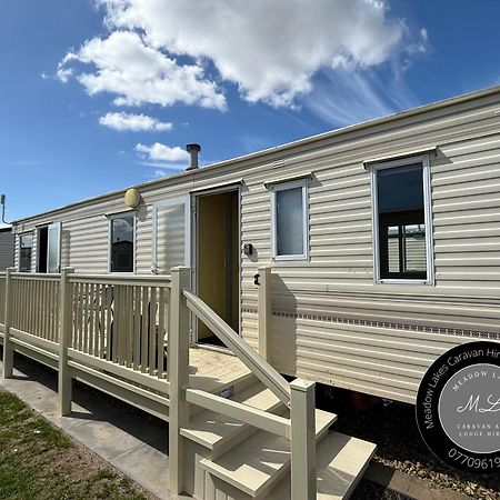 Seaview 190 - Ingoldmells - Pet Friendly, Wifi, Bed Linen - Close To Beach And Fantasy Island - Meadow Lakes Caravan & Lodge Hire Exterior photo