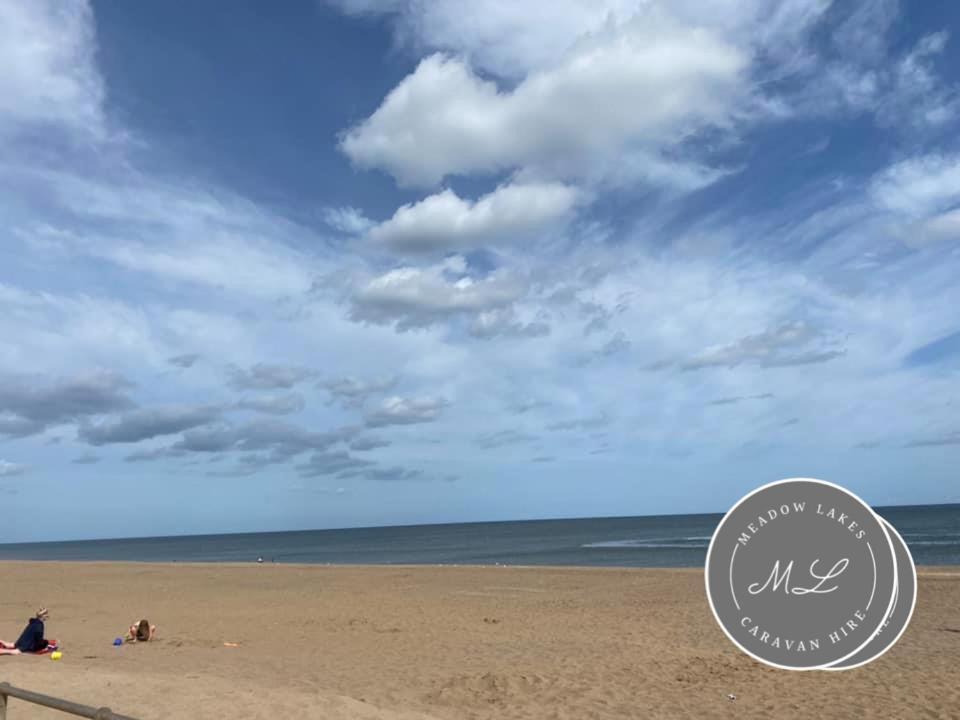 Seaview 190 - Ingoldmells - Pet Friendly, Wifi, Bed Linen - Close To Beach And Fantasy Island - Meadow Lakes Caravan & Lodge Hire Exterior photo